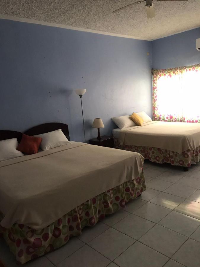 Tropical Court Hotel Montego Bay Eksteriør billede