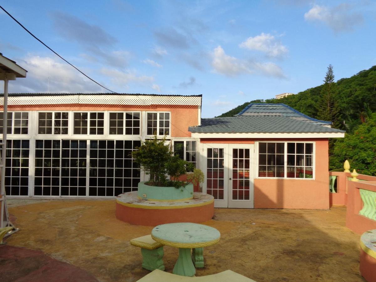 Tropical Court Hotel Montego Bay Eksteriør billede