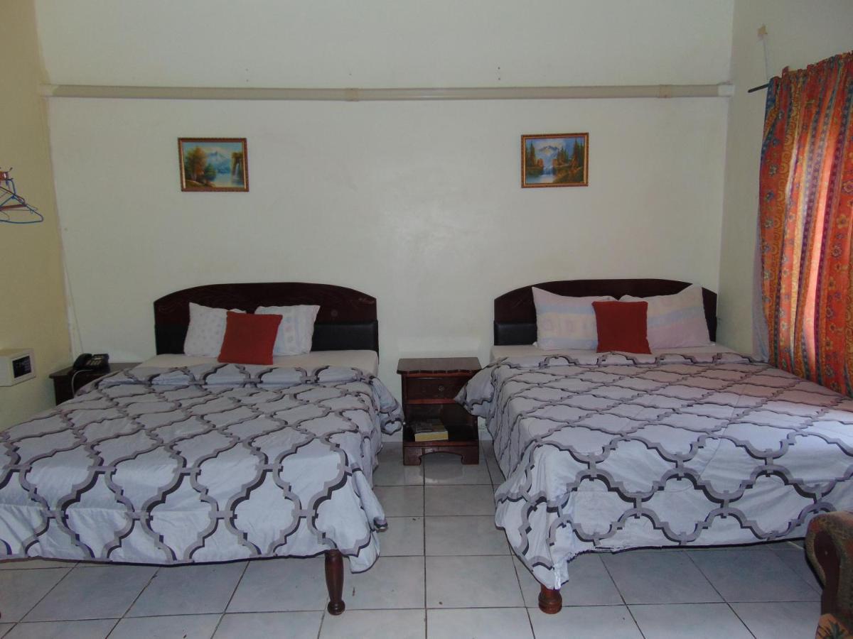 Tropical Court Hotel Montego Bay Eksteriør billede