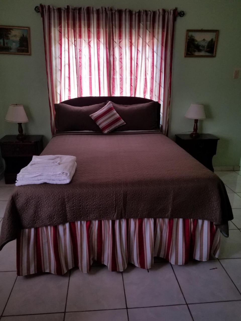 Tropical Court Hotel Montego Bay Eksteriør billede
