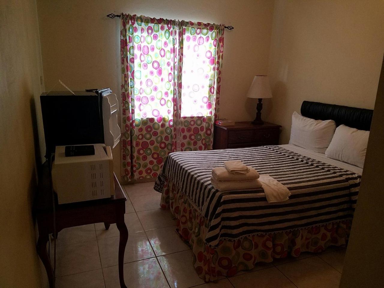 Tropical Court Hotel Montego Bay Eksteriør billede