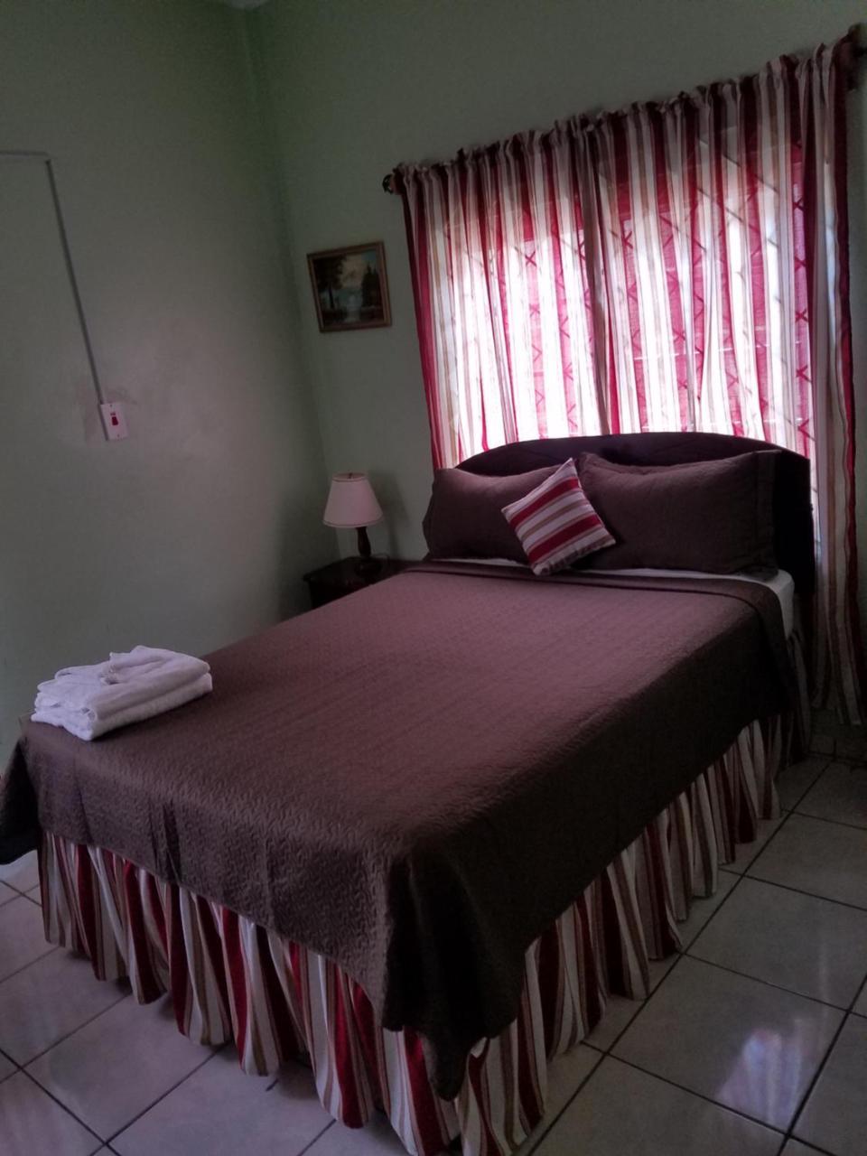 Tropical Court Hotel Montego Bay Eksteriør billede