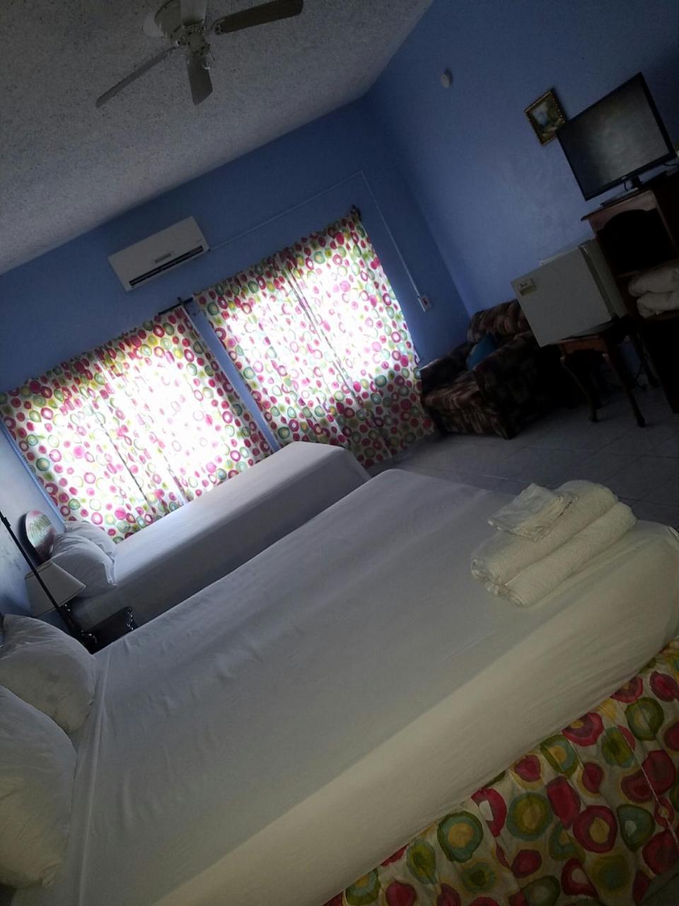 Tropical Court Hotel Montego Bay Eksteriør billede