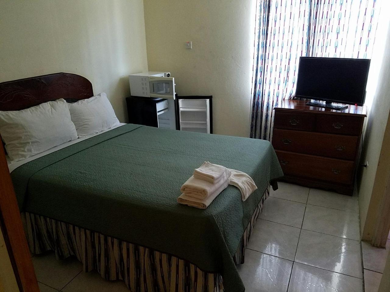 Tropical Court Hotel Montego Bay Eksteriør billede